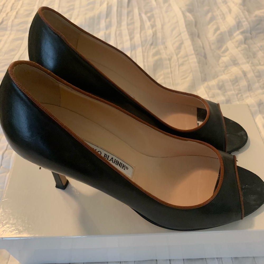 Manolo Blahnik Peep Toe Pumps 39 Calf Black